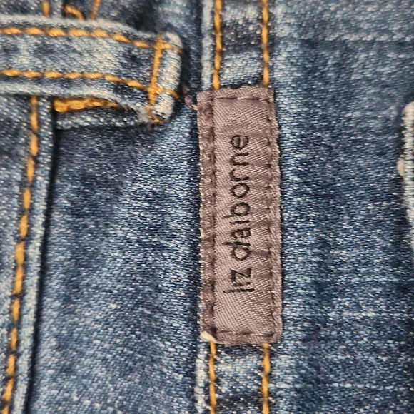 Liz Claiborne Medium Wash Classic Cut Jean's - Picture 5 of 6